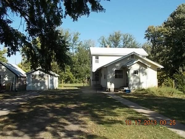 816 E 8th St, Newton, KS 67114