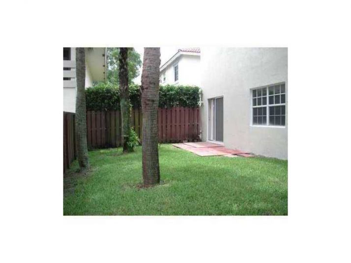 110 AV # 11, Fort Lauderdale, FL 33324