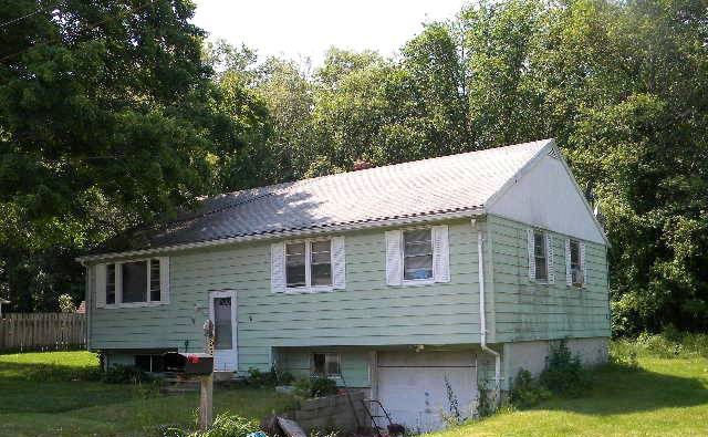 53 Sunrise St, Norwich, CT 06360