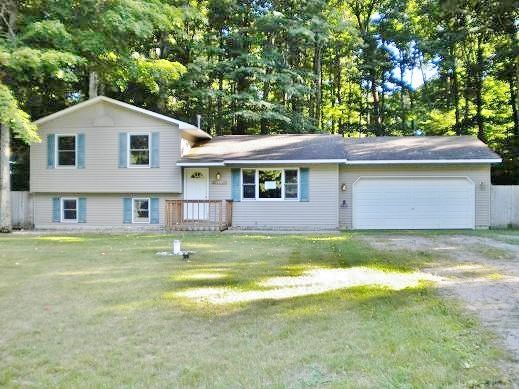 1952 Hummingbird Ln, Traverse City, MI 49696