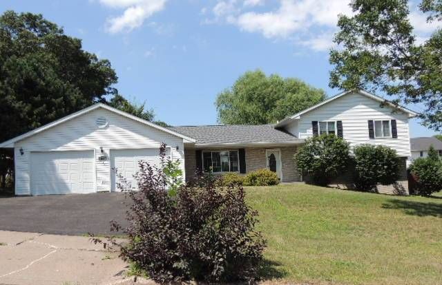 2216 Vienna Terr, Eau Claire, WI 54703