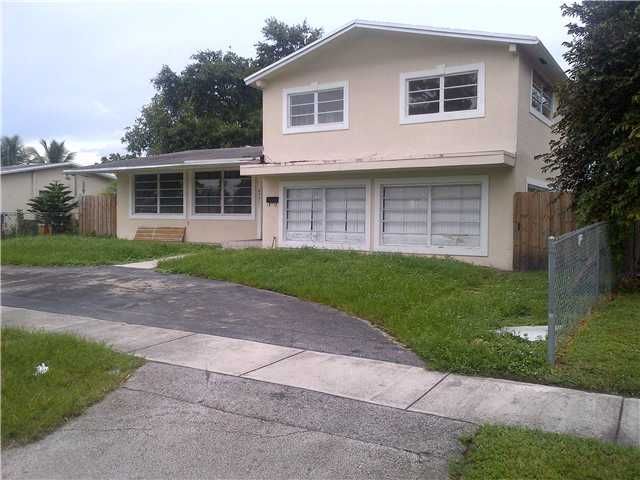 6951 HOOD ST, Hollywood, FL 33024