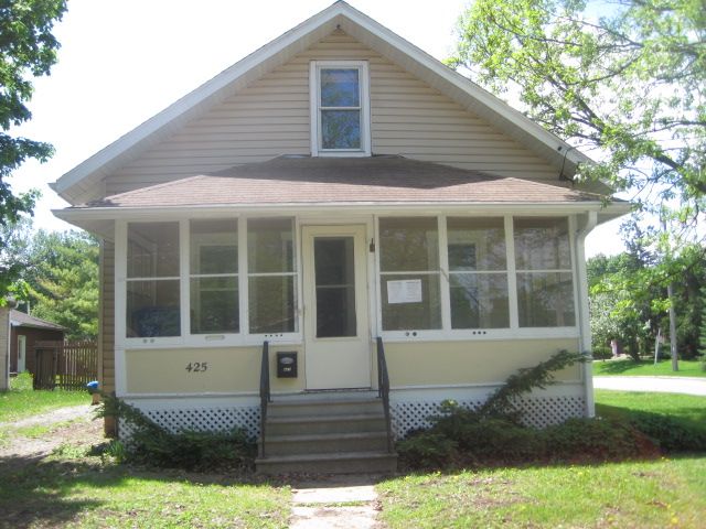 425 Annex Ave, Oshkosh, WI 54901