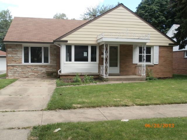 927 Bristol Ave, Westchester, IL 60154