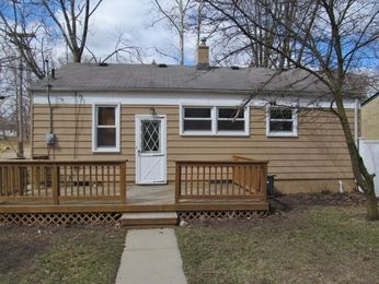 22418 Brookdale St, Farmington, MI 48336