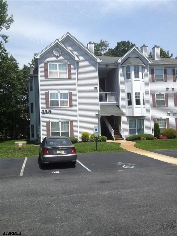 1 Navajo Ct, Absecon, NJ 08205