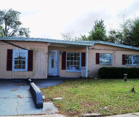 2354 Leonid Rd, Jacksonville, FL 32218