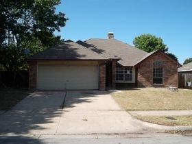 2217 Edinburgh St, Arlington, TX 76018