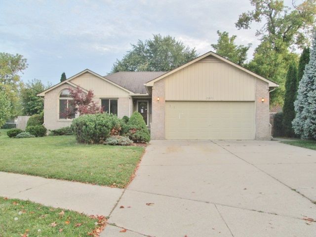 20870 Elm Forest Ct, Clinton Township, MI 48035