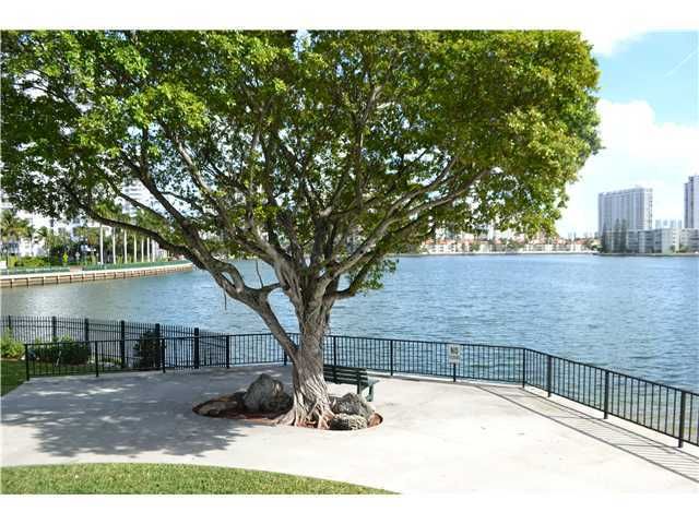 2780 NE 183 ST # 1716, North Miami Beach, FL 33160