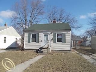 18769 Kingsville St, Harper Woods, MI 48225