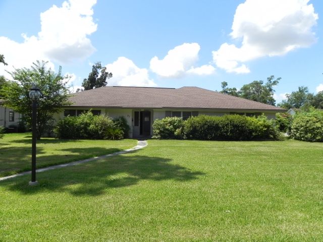 31 Knotty Pine Ln, Orange, TX 77630