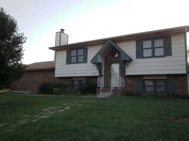 2103 N Forest Park St, Derby, KS 67037