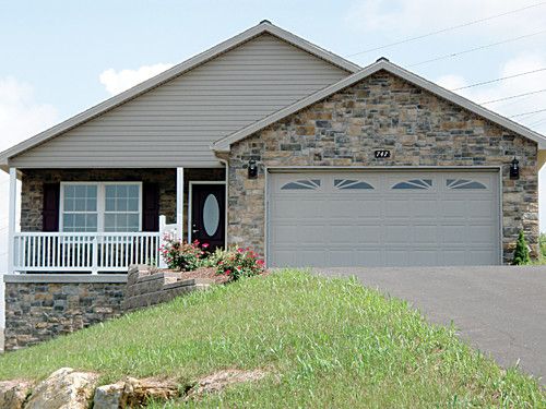 747 GOLDEN SPRING DR, Waynesboro, PA 17268