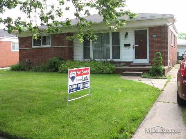 28518 Joan St, Saint Clair Shores, MI 48081