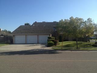 1095 oakdale ln, Lemoore, CA 93245