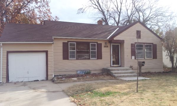 1026 North Ridgewood Drive, Wichita, KS 67208