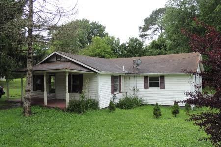 514 Russell Ave, Harriman, TN 37748