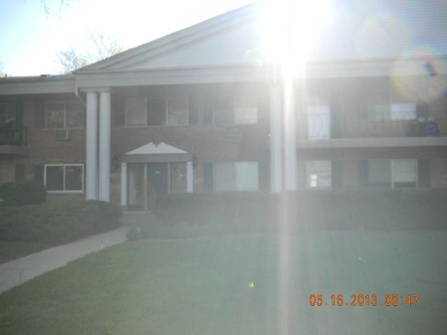 2323 S Goebbert Rd Unit 207, Arlington Heights, IL 60005