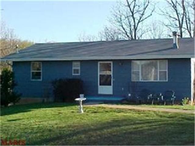 218 Kronos Dr, De Soto, MO 63020