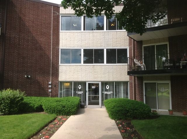 2800 Maple Ave Apt 2, Downers Grove, IL 60515