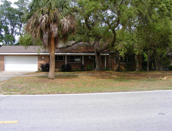 84 Shoreline Dr, Gulf Breeze, FL 32561