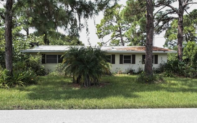 1072 Redstart Rd, Venice, FL 34293