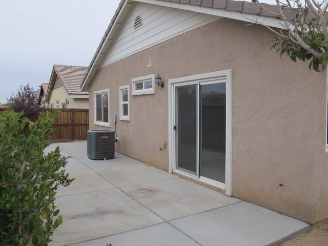 8718 Westwood Avenue, Hesperia, CA 92344