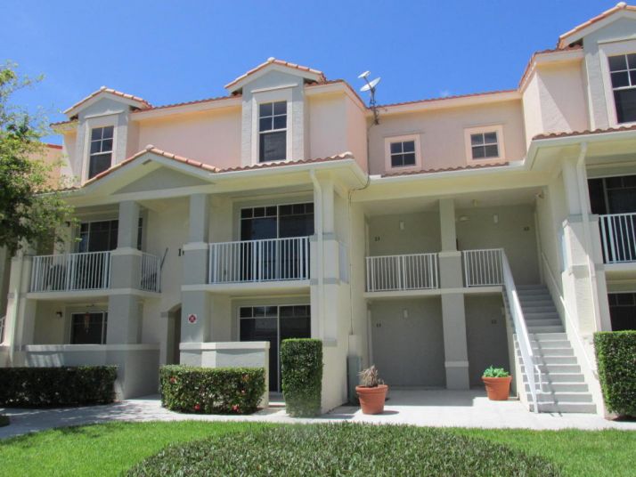 1054 University Blvd Apt 23, Jupiter, FL 33458