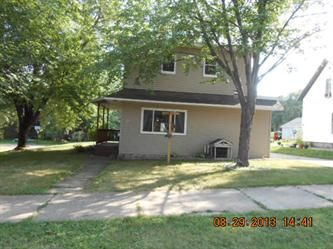 319 Center St, Waupaca, WI 54981