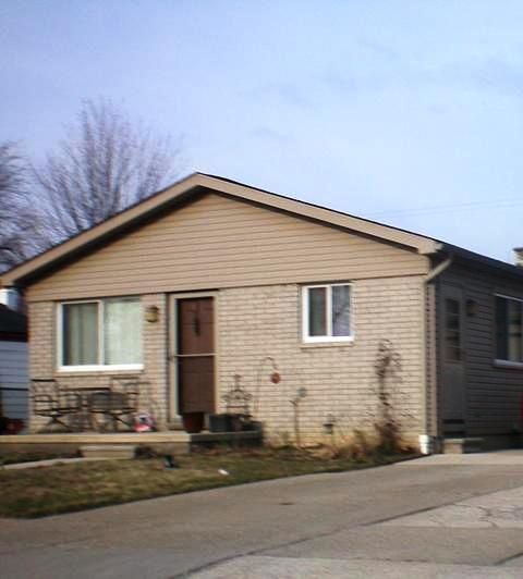 25474 Fairgrove St, Trenton, MI 48183