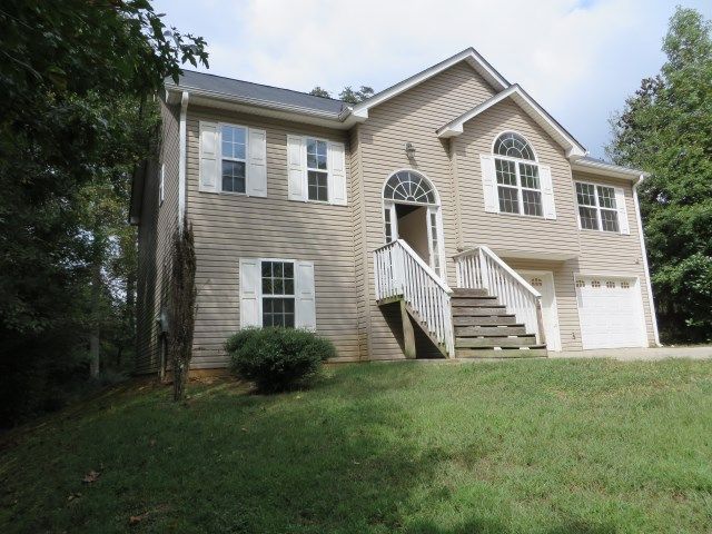 137 Mountain Overlook Dr, Cleveland, GA 30528