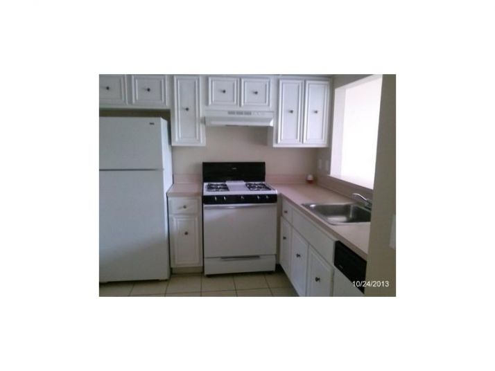 18101 NW 68 AV # C-208, Hialeah, FL 33015