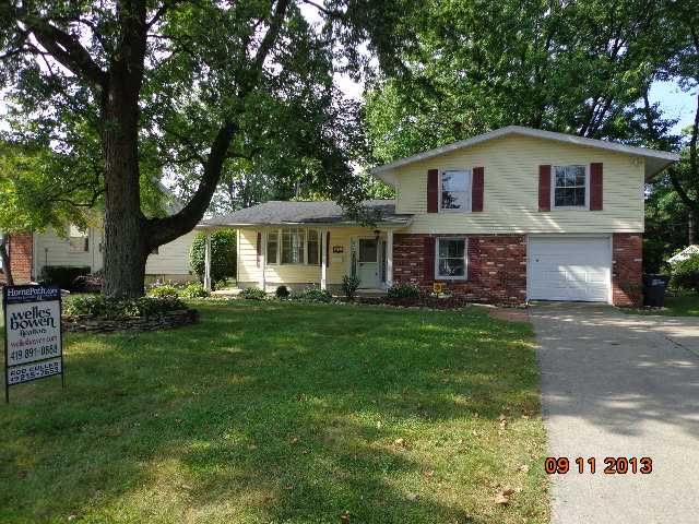 2042 Heatherlawn Dr, Toledo, OH 43614