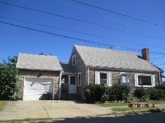 89 Chandler Ave, Cranston, RI 02910