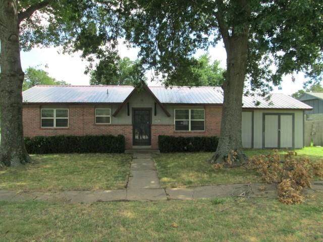 801 W Columbia St, Okemah, OK 74859