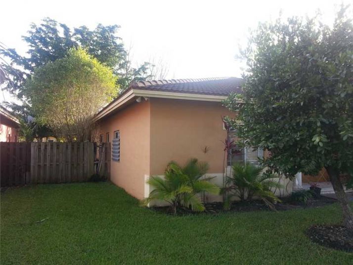 7940 NW 201 TE, Hialeah, FL 33015