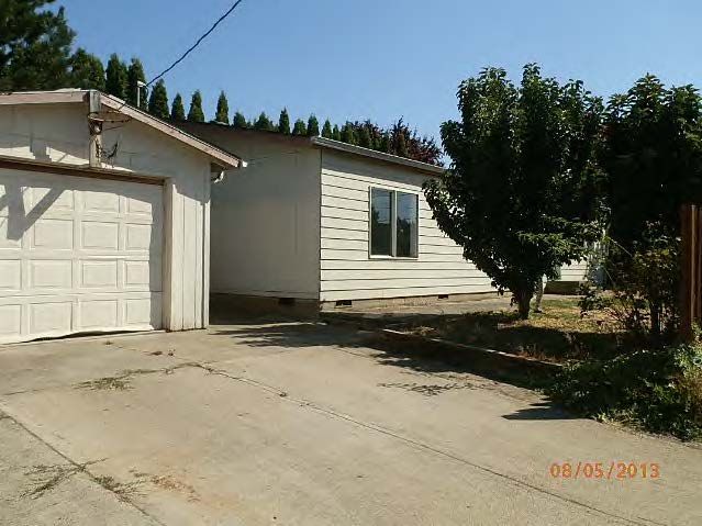 598 A St, Woodburn, OR 97071