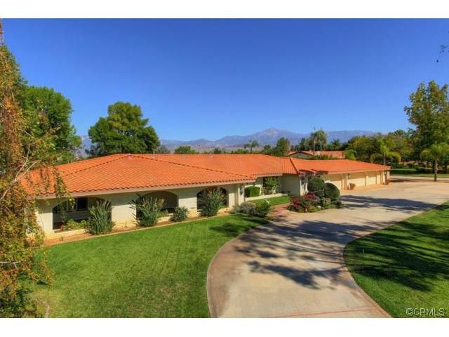 30712 E SUNSET Dr, Redlands, CA 92373