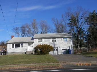 13 Crestview Dr, Bloomfield, CT 06002