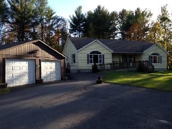 11 Woodland Dr, Gardiner, ME 04345