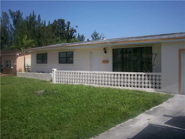 1320 NW 98 TE, Miami, FL 33147