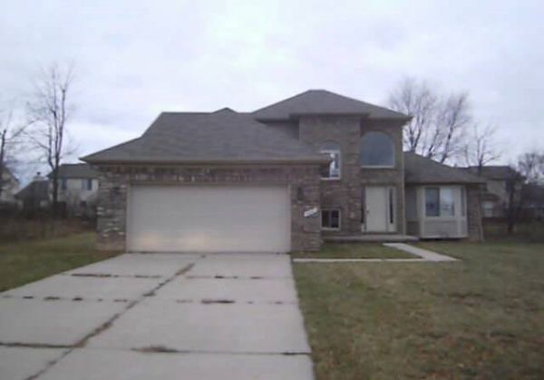 4340 Pebble Creek Blvd, Grand Blanc, MI 48439