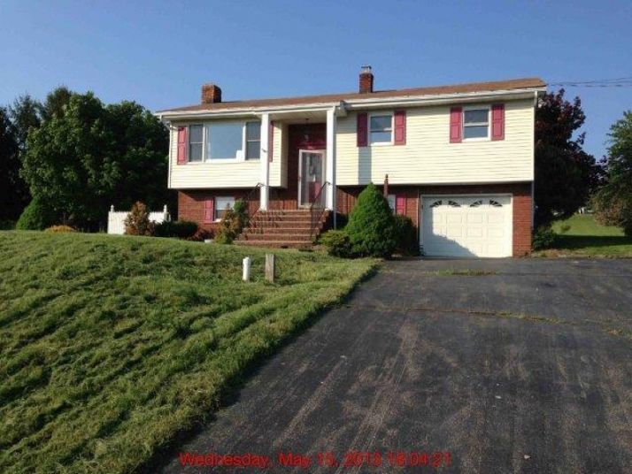 13 Armstrong Rd, Sussex, NJ 07461