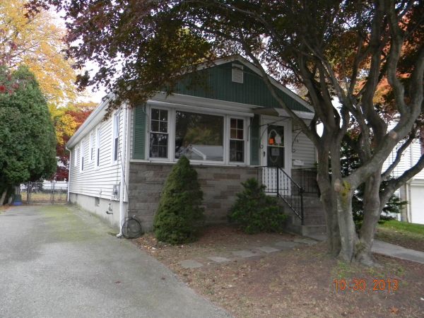 18 Pine St, North Providence, RI 02911