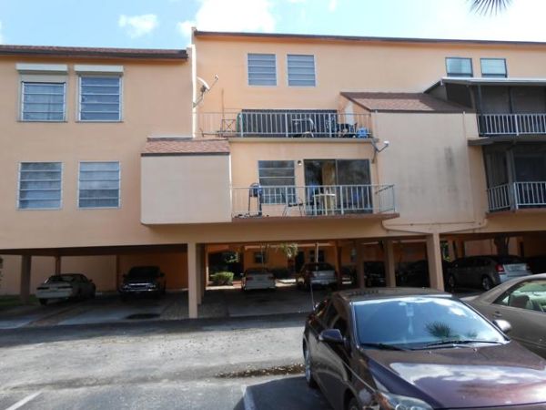 430 Commodore Dr Apt 208, Fort Lauderdale, FL 33325