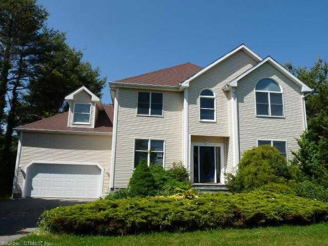 12 Fishers View Dr, Groton, CT 06340