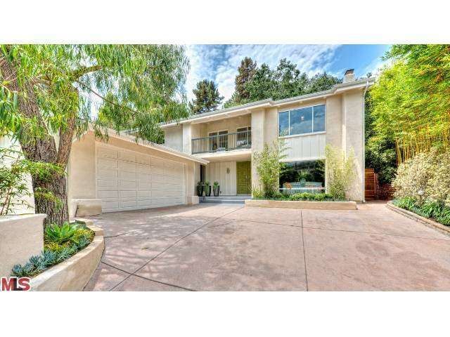 12160 La Casa Ln, Los Angeles, CA 90049