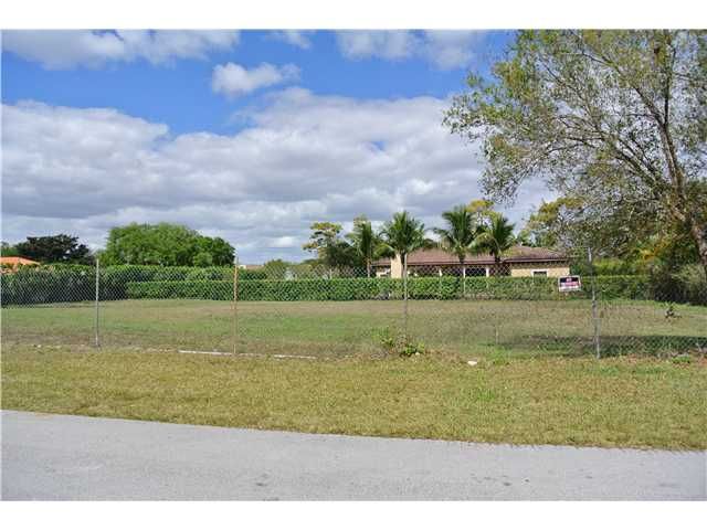 9525 SW 93 ST, Miami, FL 33176