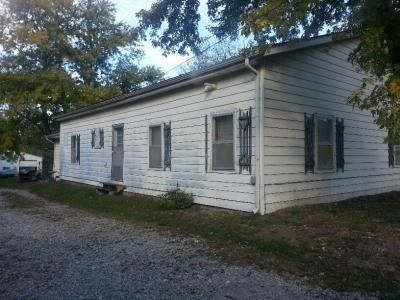 1253 County Rd 1215, Moberly, MO 65270